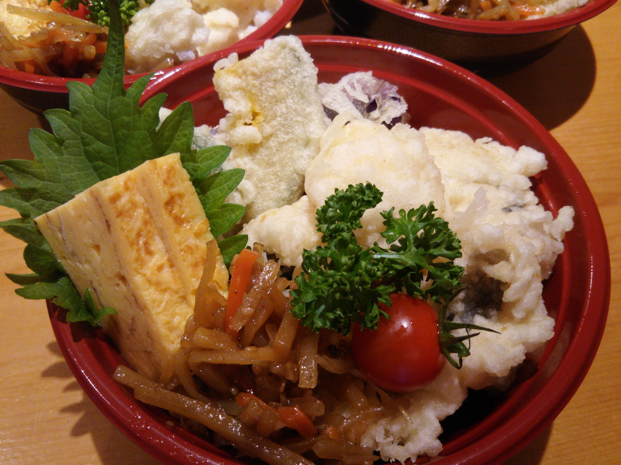 写真：繊細なお味 鱧天丼