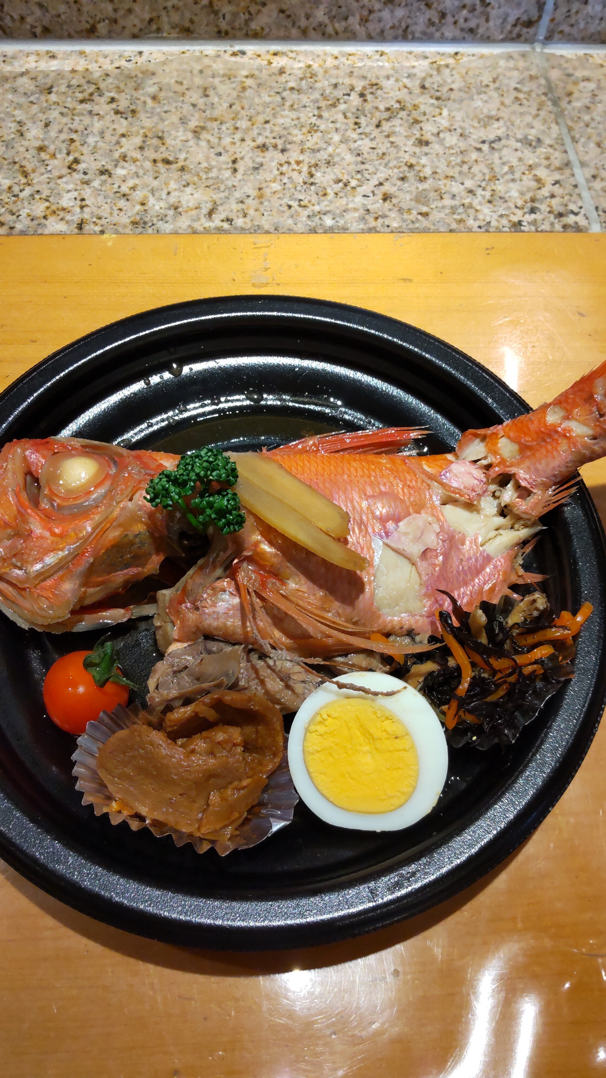 写真：焼魚、煮魚、揚物弁当