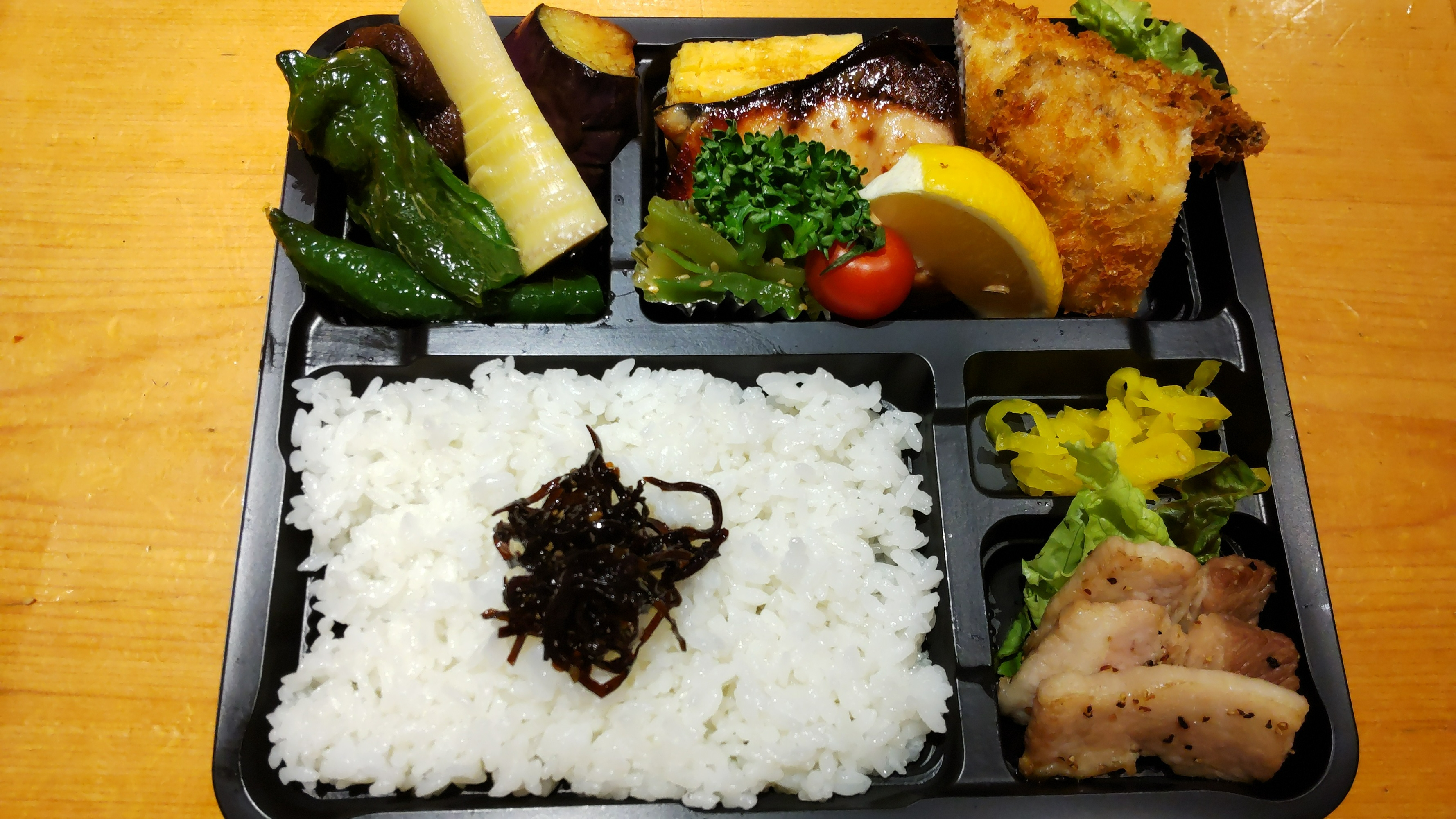 写真：刺身弁当