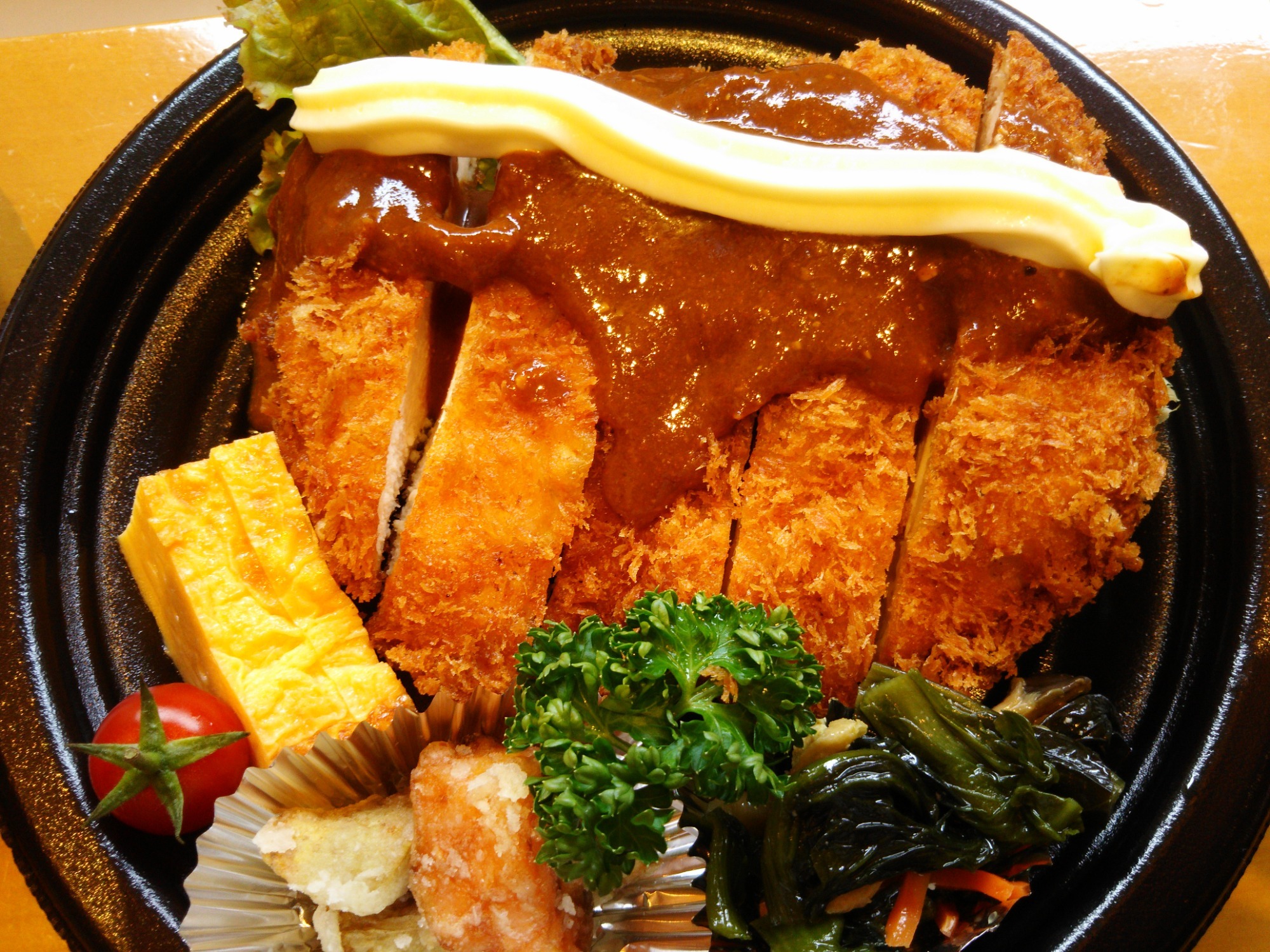 写真：焼魚、煮魚、揚物弁当