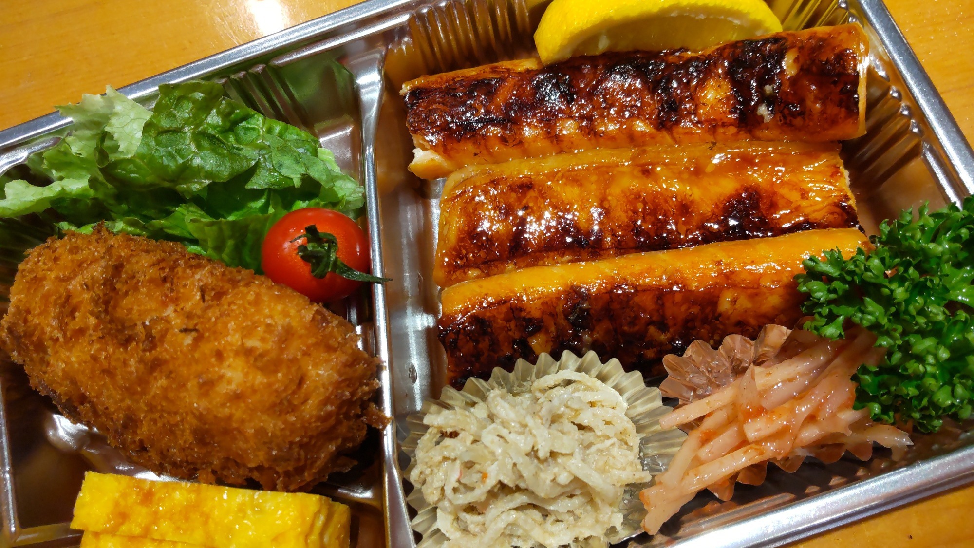 写真：刺身弁当