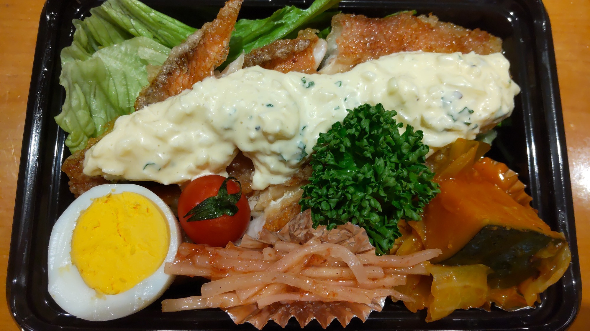 写真：繊細なお味 鱧天丼