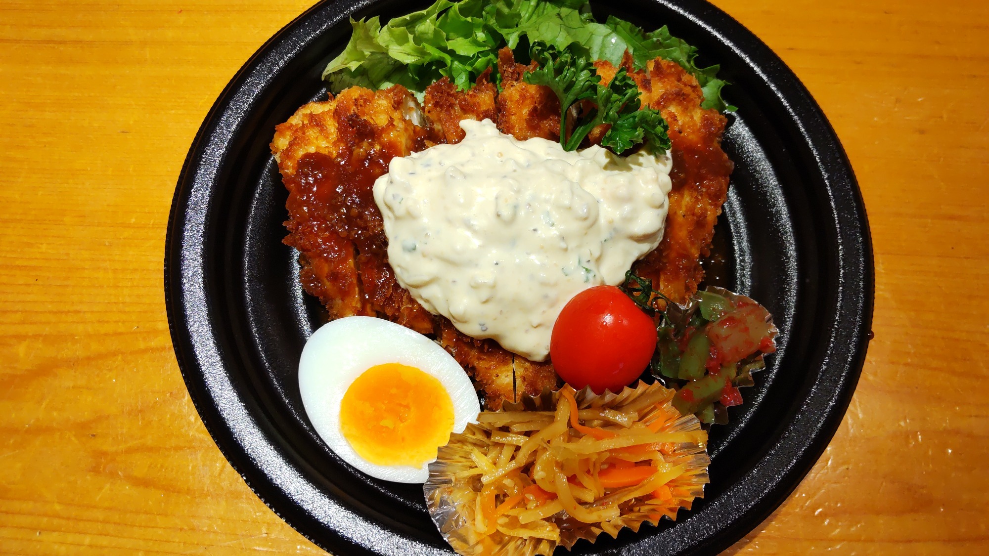 写真：焼魚、煮魚、揚物弁当